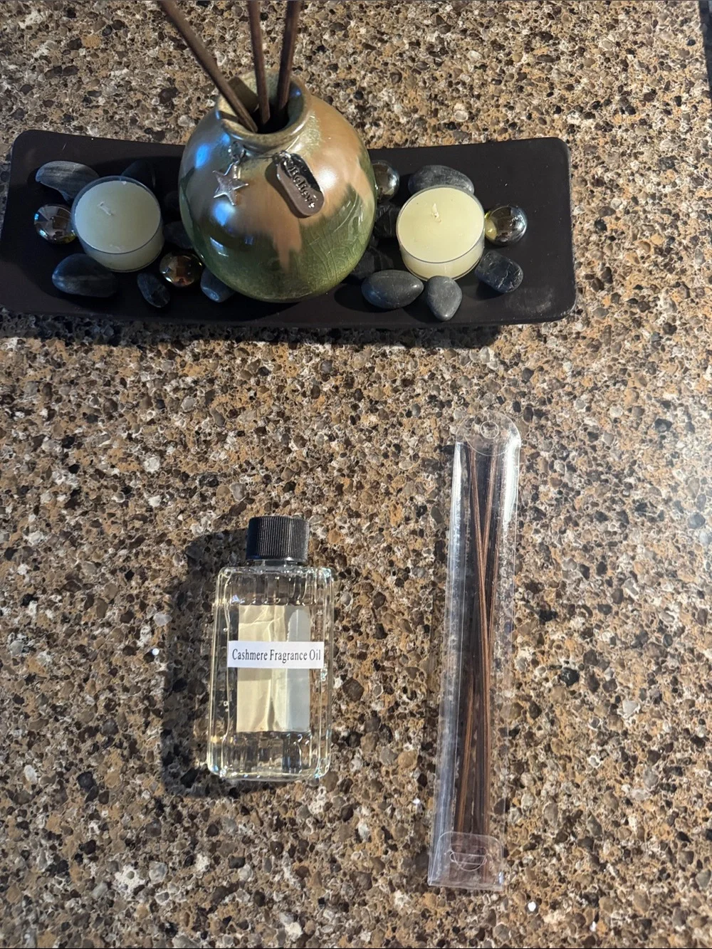 Glazed Ceramic Reed Diffuser, Black Tray, 2 Candles & Decor Rocks NEW w/o Tags